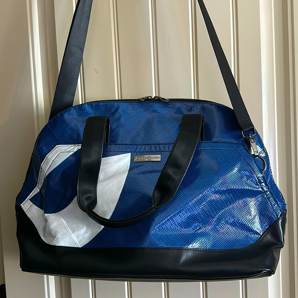 Rareform Maya Crossbody in blue & white